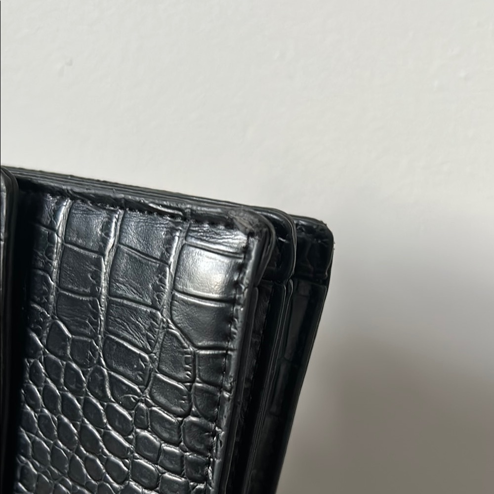 Black Croc-Embossed Crossbody Bag - Picture 8 of 9